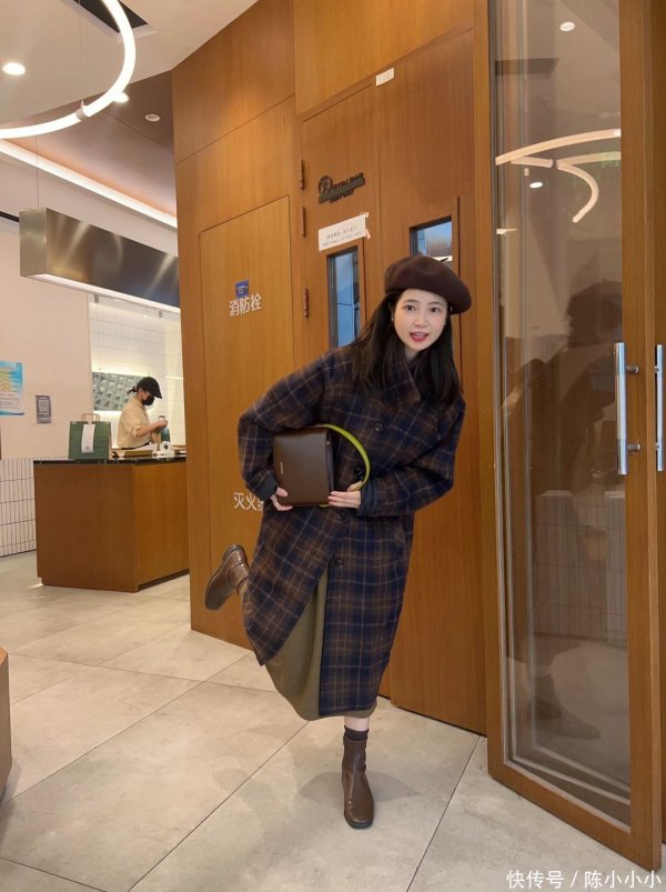 盈亚配资 绝了 终于找到我想要的格纹大衣｜小个子OOTD